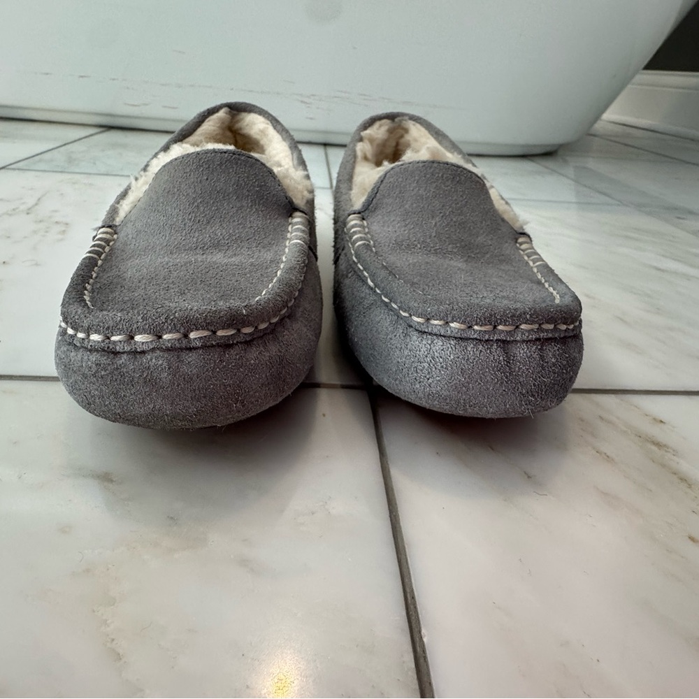 UGG Women’s Light Gray Ansley Water Resistant Suede Moccasin Slippers - Picture 7 of 11